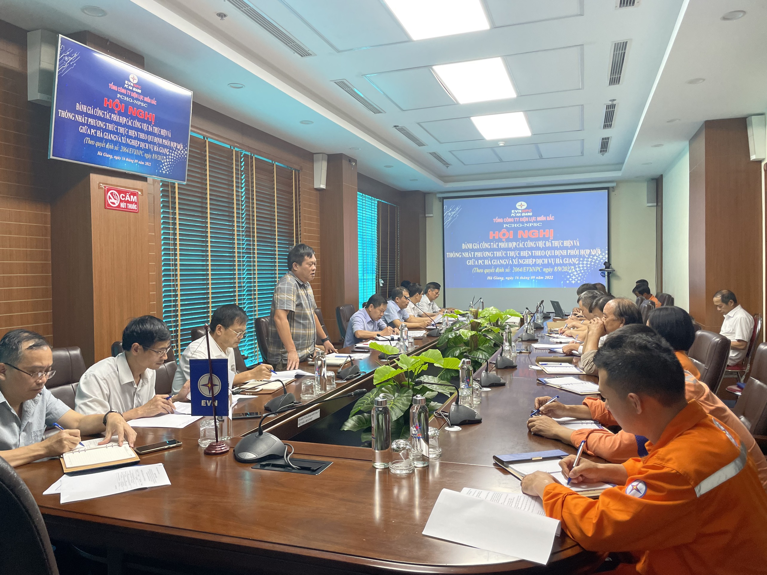 Xí nghiệp Dịch vụ Điện lực Hà Giang và PC Hà Giang tăng cường công tác phối hợp thực hiện các nhiệm vụ SXKD 
